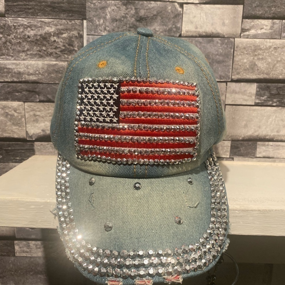 Women’s unbranded bedazzled American flag hat new with no tags smoke free home
